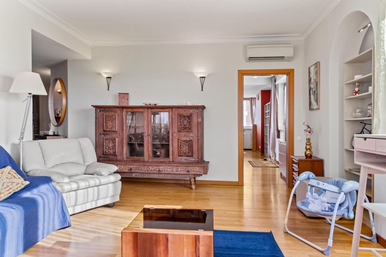 125 Sqm Family Friendly With Kids Room Bucharest Exterior photo