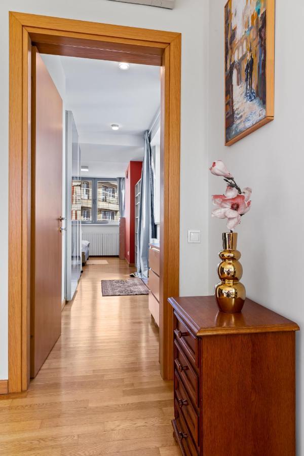 125 Sqm Family Friendly With Kids Room Bucharest Exterior photo